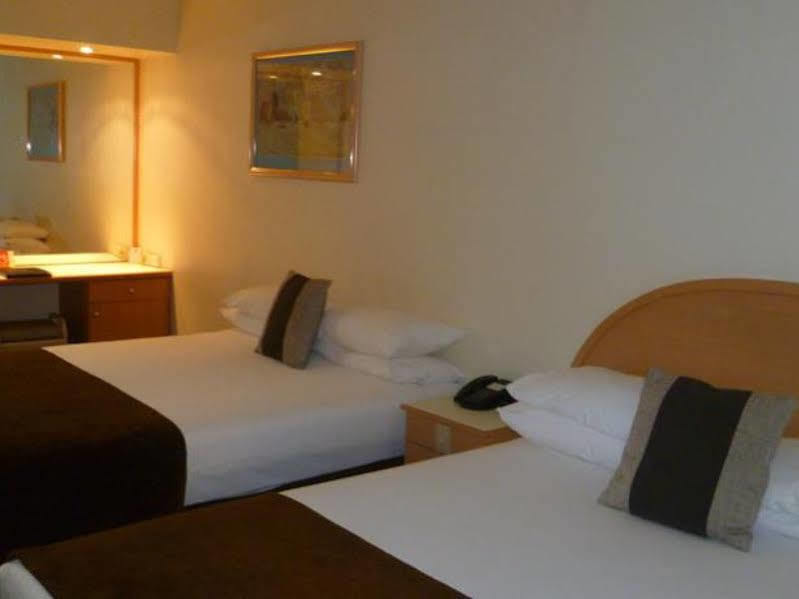 Quality Hotel Manor Mitcham Exterior foto